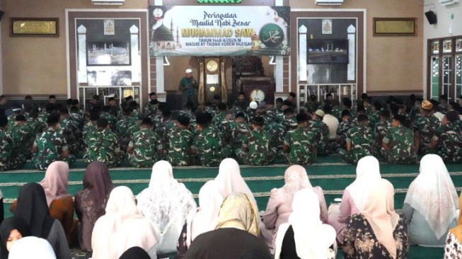 Danrem Garuda Putih Ajak Keluarga Besar Korem 042 Teladani Sifat Nabi Muhammad SAW